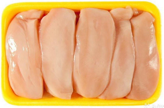 Филе цыпленка бройлера Алель грудки на подложке охлажденные, вес.