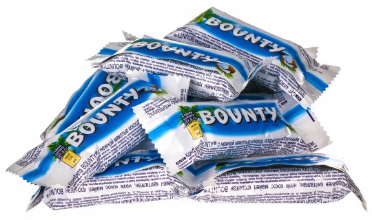Конфета Bounty с нежной мякотью кокоса покрытая молочным шоколадом