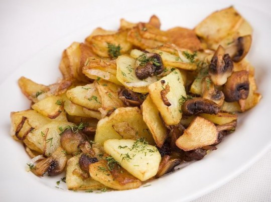 Картофель жареный с грибами